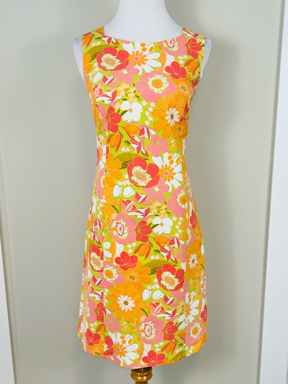 1960’s Inspired Floral Sleeveless Shift Dress in Orange and Pink